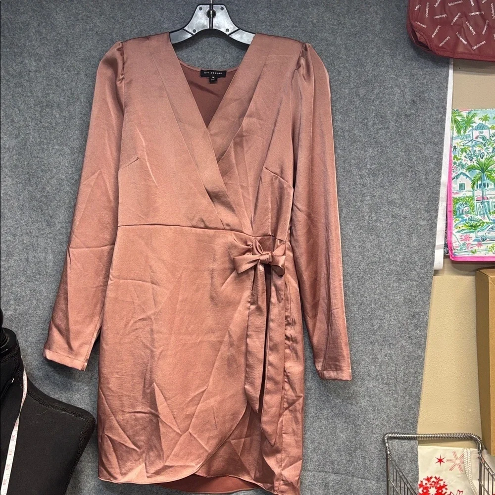 BLU PEPPER MAUVE SATIN LONG SLEEVE WRAP MINI DRESS size Medium